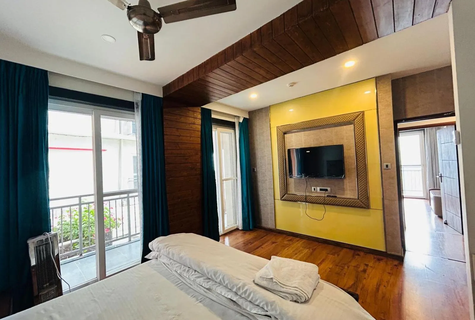 White Breeze 3Bhk Flexigo Stays Shimla